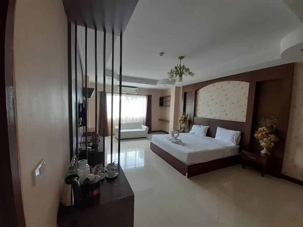Le Parc Wangnang Hotel Пхітсанулок Екстер'єр фото