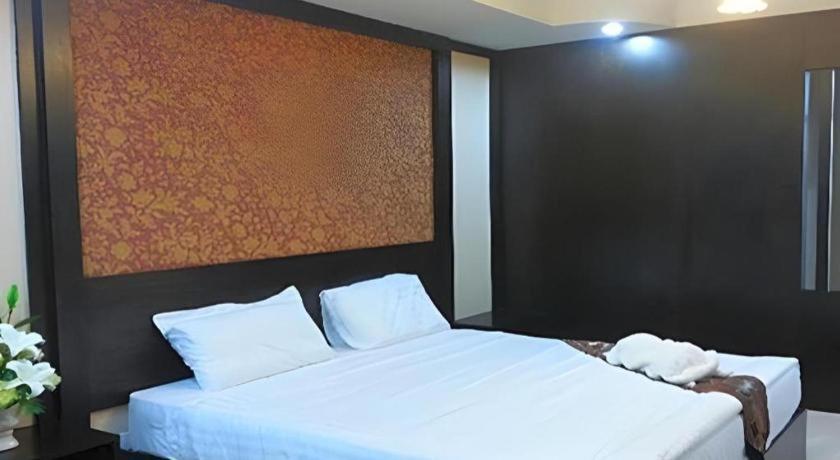 Le Parc Wangnang Hotel Пхітсанулок Екстер'єр фото